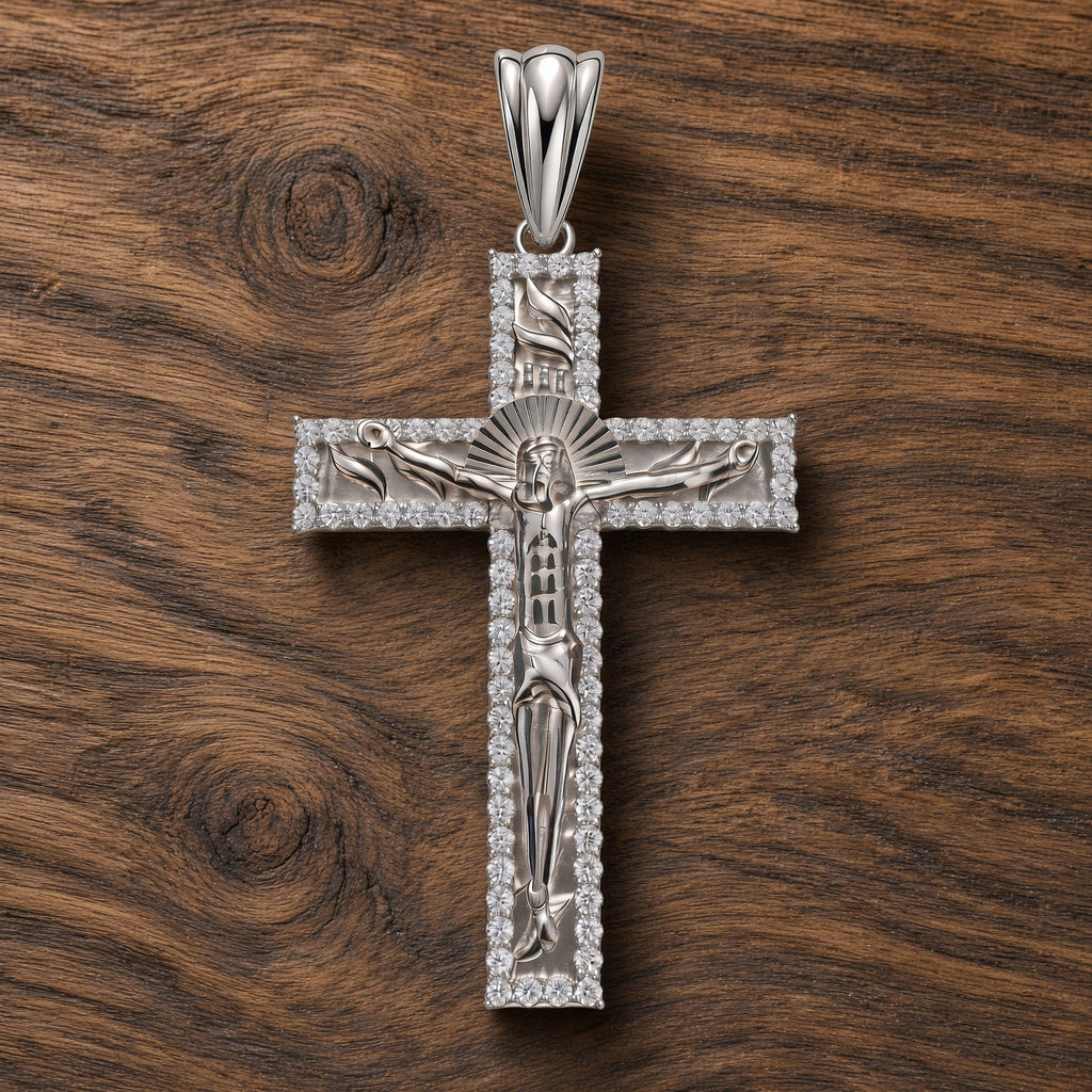 Crucifijo de Plata 925 – Elegancia y Fe en un Solo Accesorio