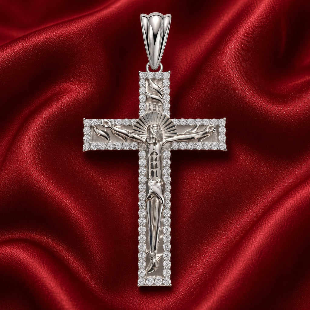 Crucifijo de Plata 925 – Elegancia y Fe en un Solo Accesorio