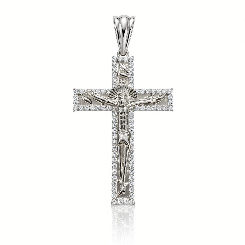 Crucifijo de Plata 925 – Elegancia y Fe en un Solo Accesorio