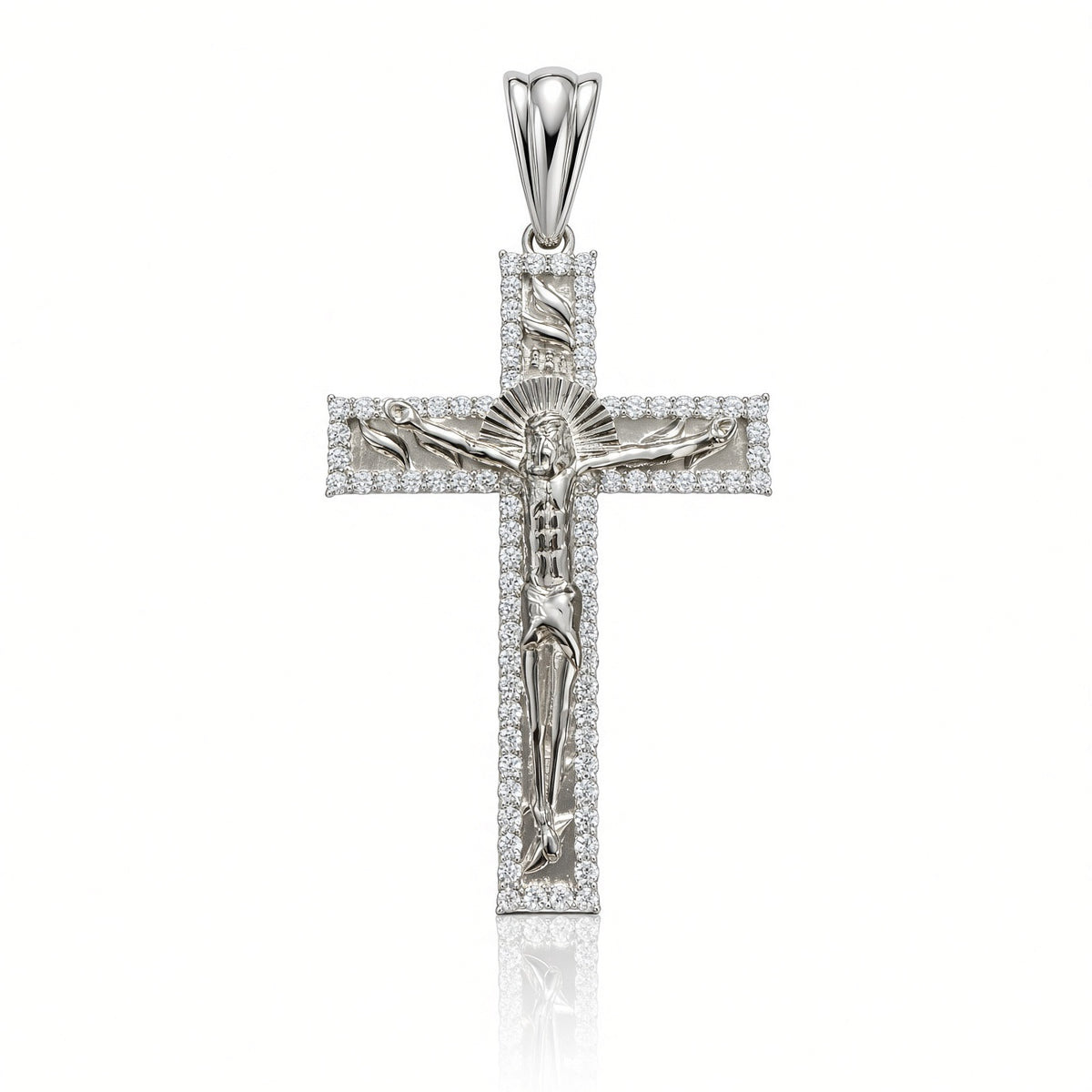 Crucifijo de Plata 925 – Elegancia y Fe en un Solo Accesorio