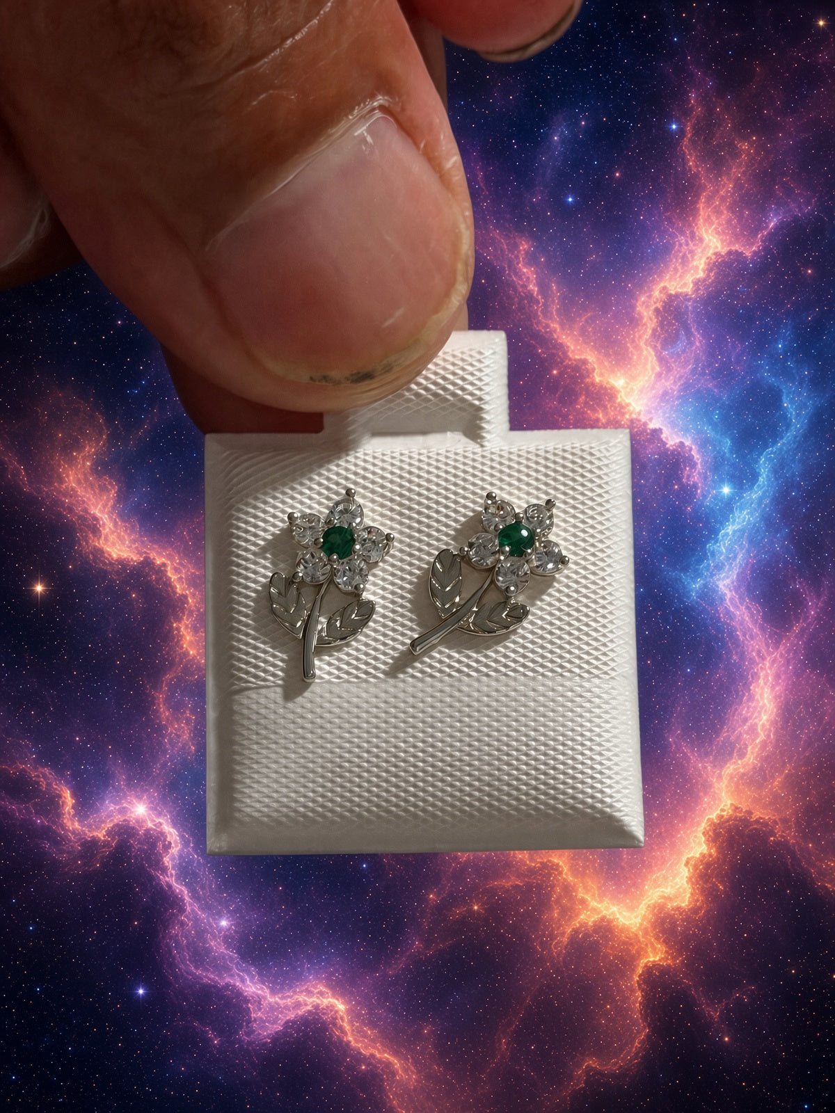 Aretes de plata 925 lleva contigo la elegancia atemporal y la frescura de la naturaleza con estos sofisticados aretes de diseño floral.