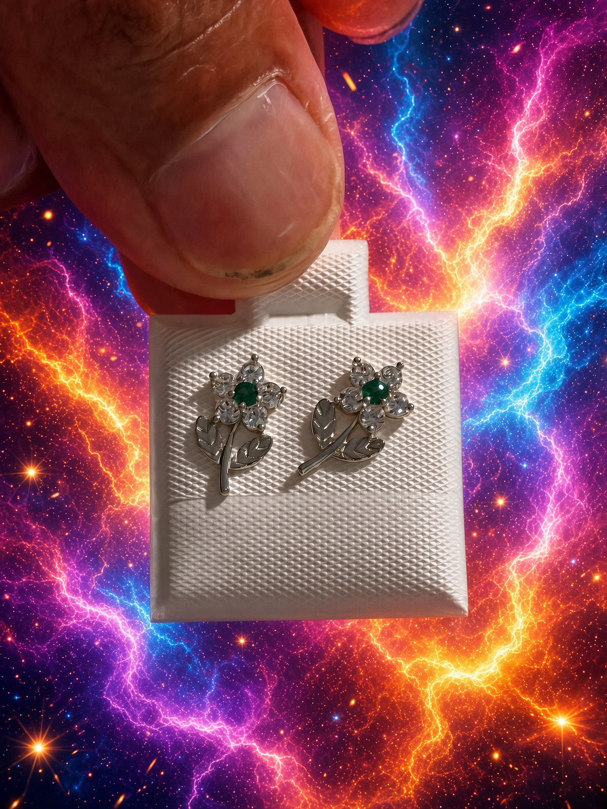 Aretes de plata 925 lleva contigo la elegancia atemporal y la frescura de la naturaleza con estos sofisticados aretes de diseño floral.